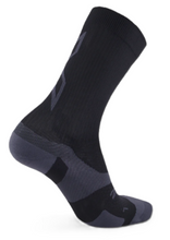 Load image into Gallery viewer, RUN CREW SOX | 2XU - Mid Calf Light Cushion-UNISEX